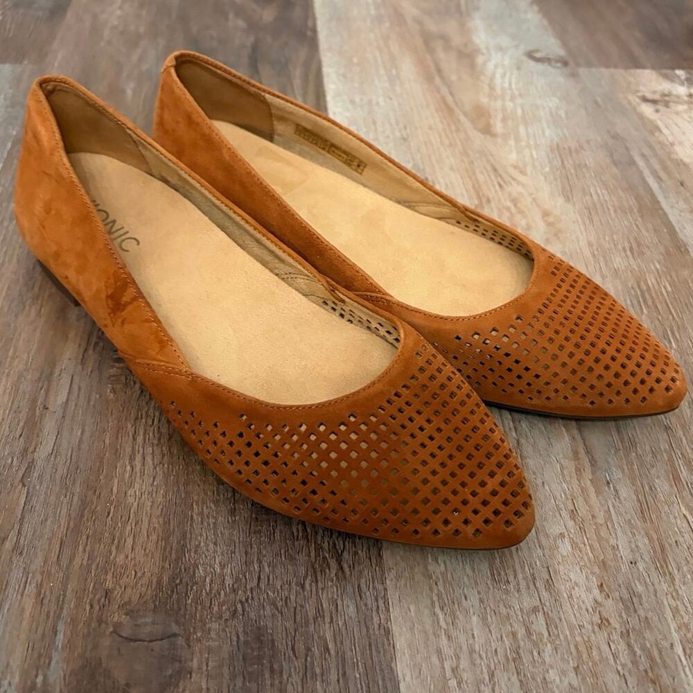 Vionic Posey Perforated Slip-On Flats in caramel tan suede size 7 women’s EUC